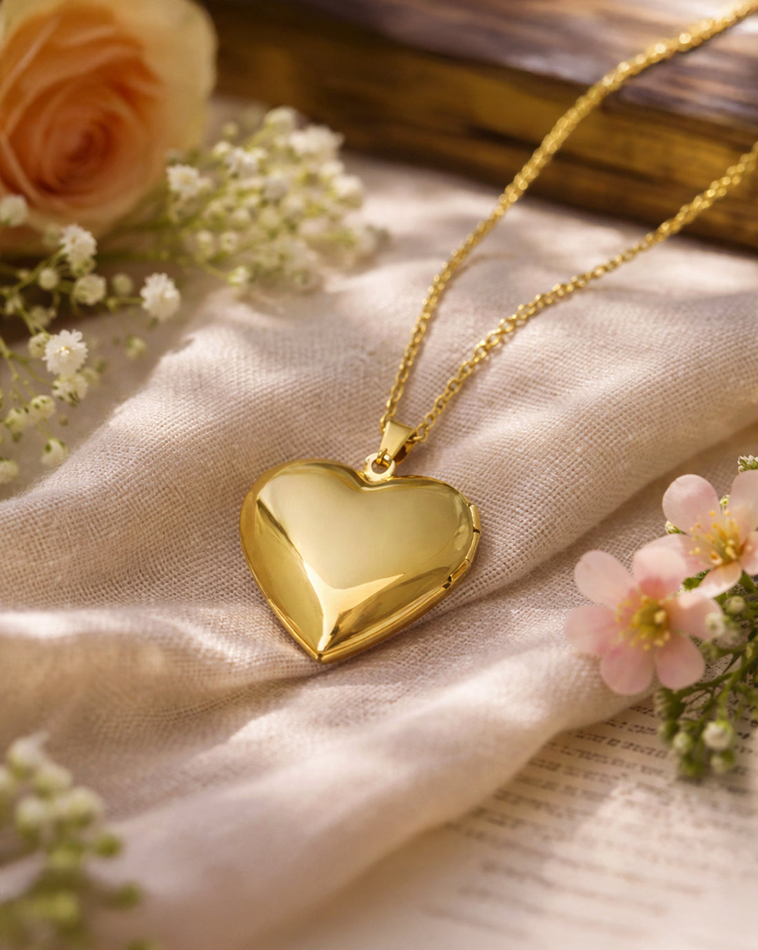 Gold Plated Openable Bold Heart Pendant and Chain