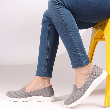 Women Textured Round Toe Flyknit Mesh Slip-On Sneakers