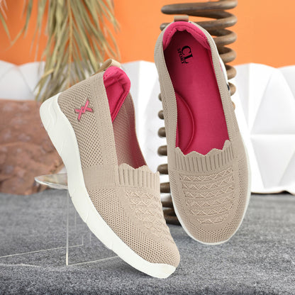 Women Textured Round Toe Flyknit Mesh Slip-On Sneakers