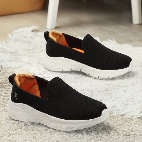 Women Round Toe Flyknit Lightweight Slip-On Sneakers