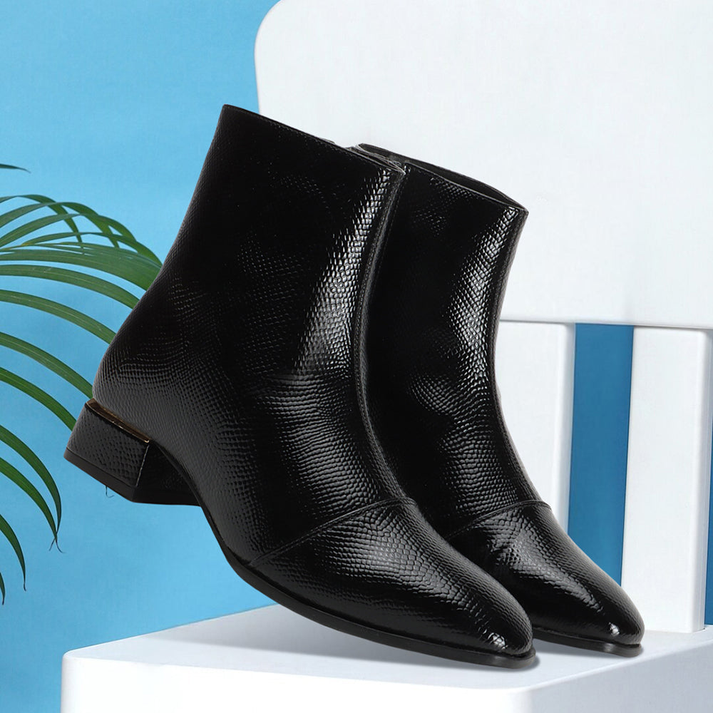 Women Casual Textured Zippered Boots