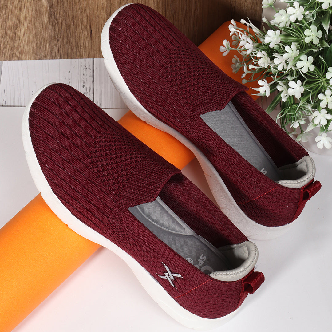 Women Textured Round Toe Flyknit Mesh Slip-On Sneakers