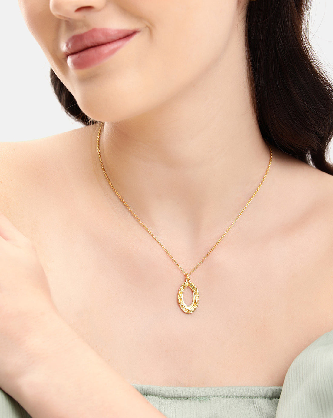 18kt Gold Plated Designer Hammered Textured Pendant and Chain