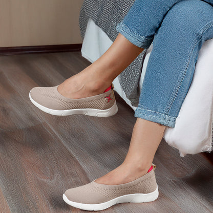 Women Round Toe Flyknit Lightweight Slip-On Sneakers