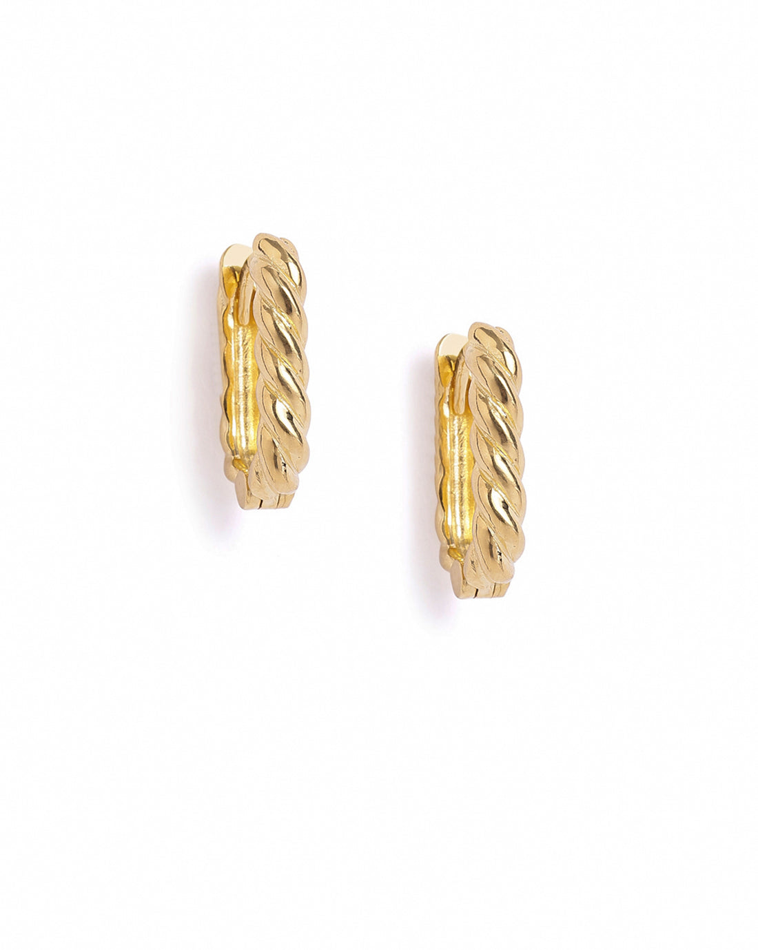 18kt Gold Plated Twisted Oval Hoop Earring