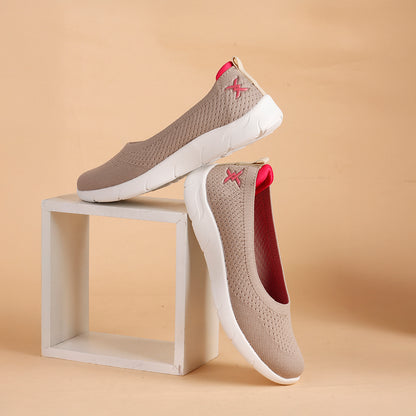 Women Round Toe Flyknit Lightweight Slip-On Sneakers