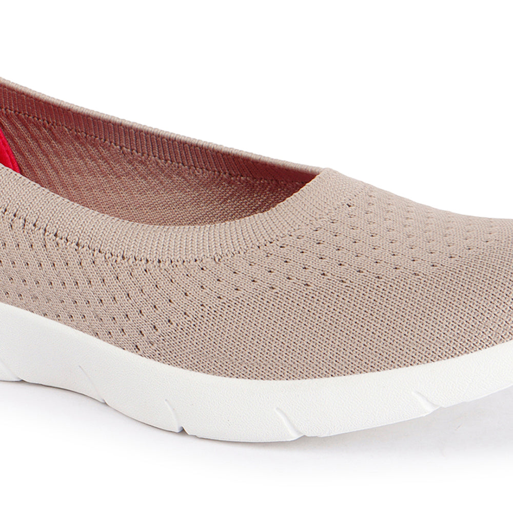 Women Round Toe Flyknit Lightweight Slip-On Sneakers