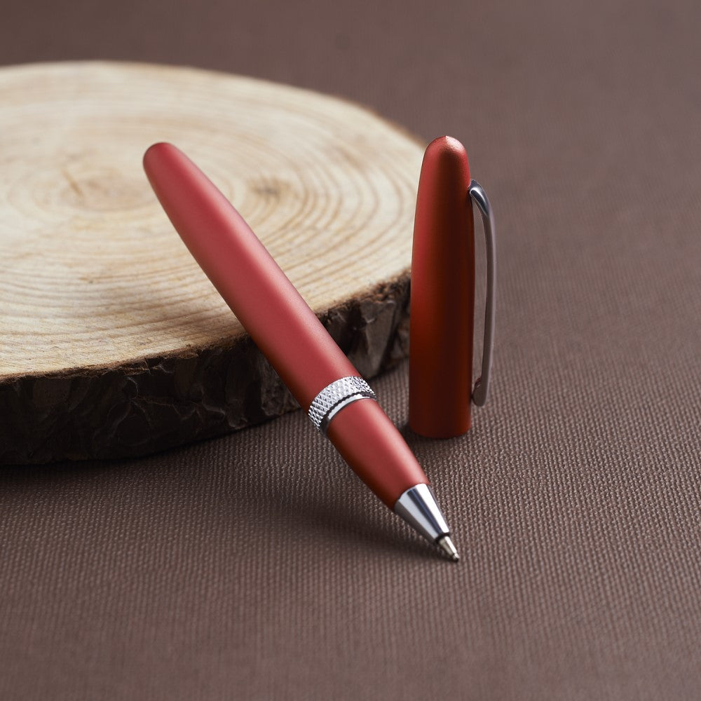 Carlton Red Magnet - Elegant Magnetic Closure Pen for Stylish On-the-Go Writing