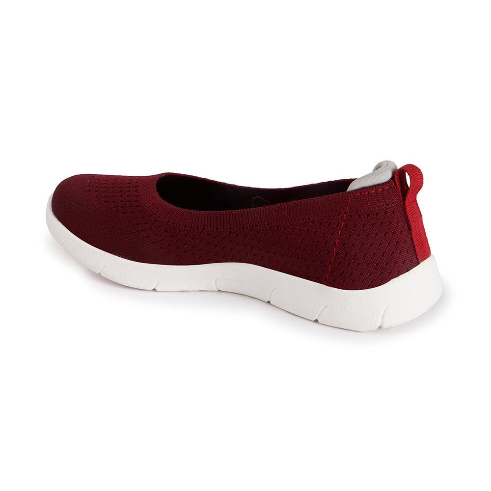Women Round Toe Flyknit Lightweight Slip-On Sneakers
