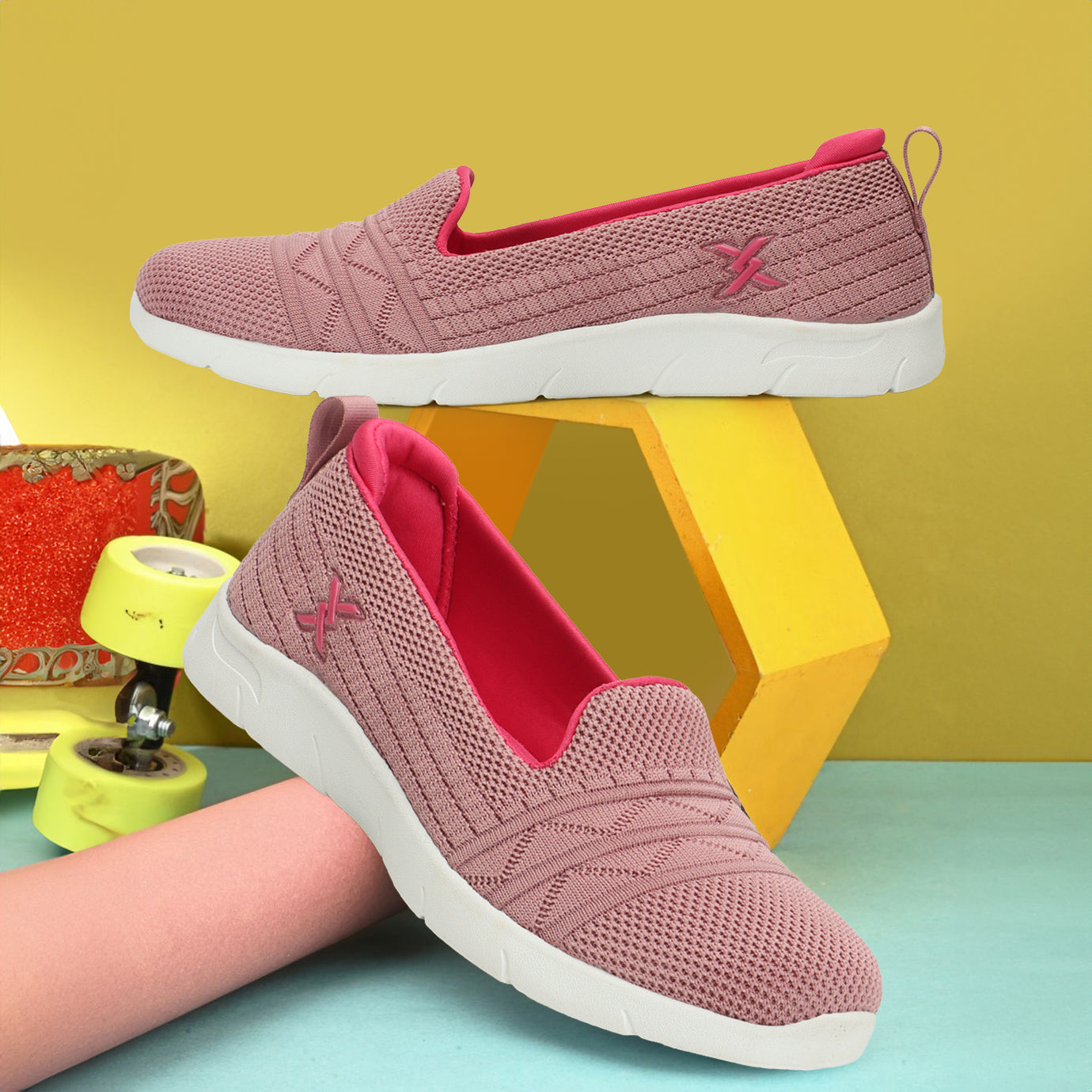 Women Textured Round Toe Flyknit Mesh Slip-On Sneakers