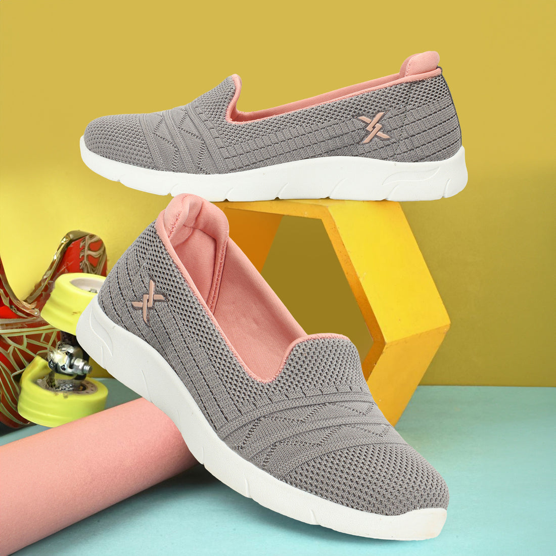 Women Textured Round Toe Flyknit Mesh Slip-On Sneakers