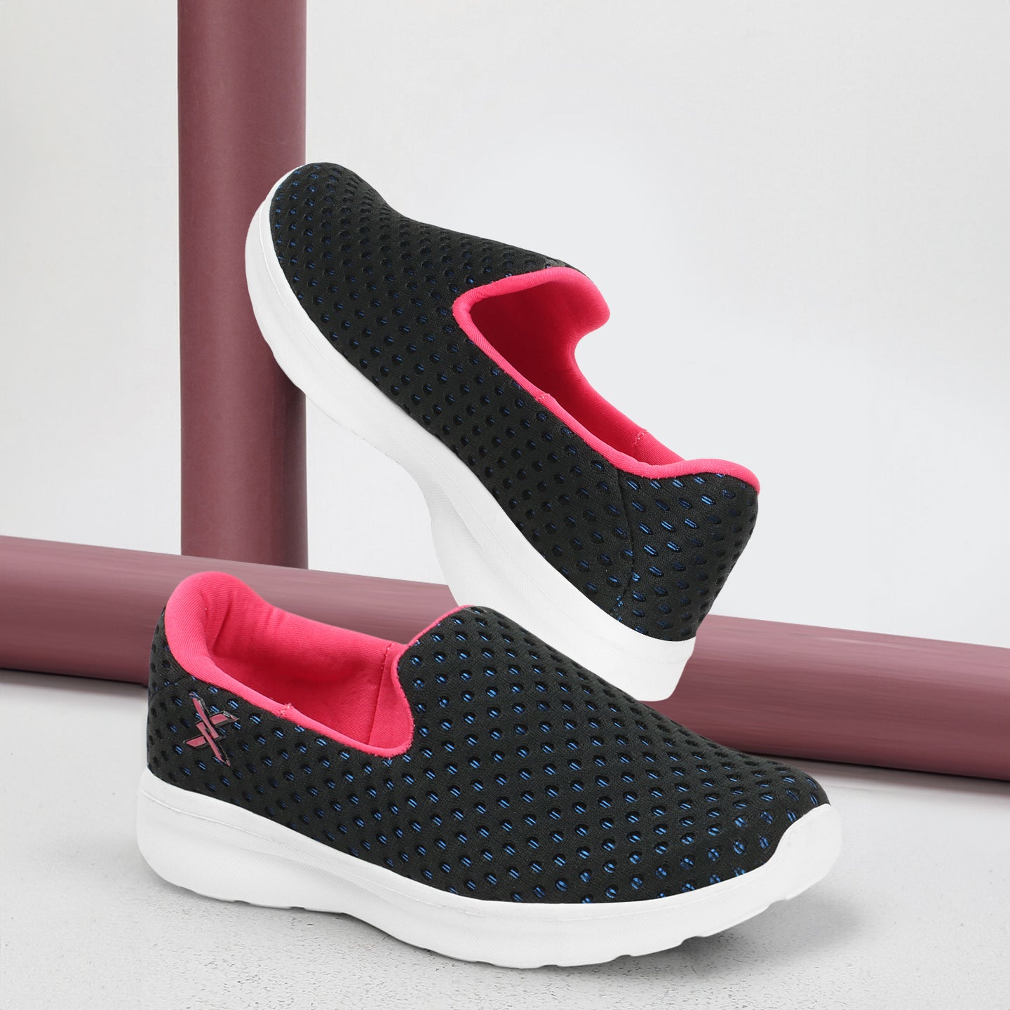 Women Textured Round Toe Flyknit Mesh Slip-On Sneakers