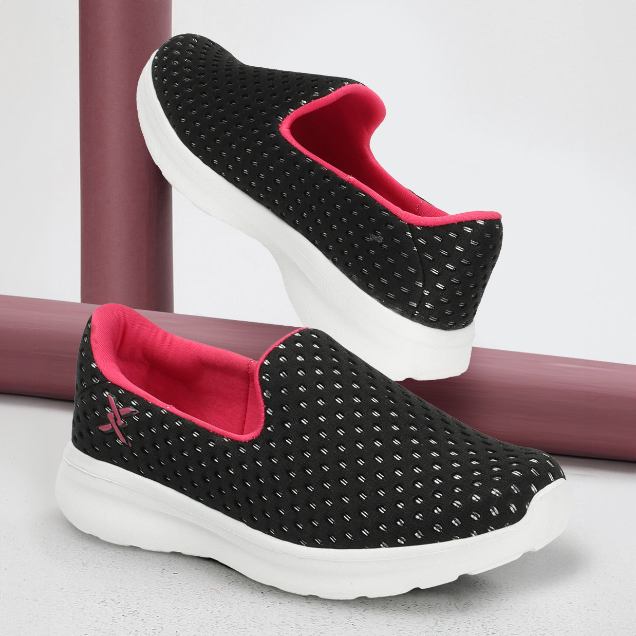 Women Textured Round Toe Flyknit Mesh Slip-On Sneakers