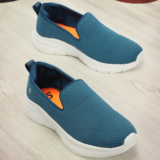 Women Round Toe Flyknit Lightweight Slip-On Sneakers