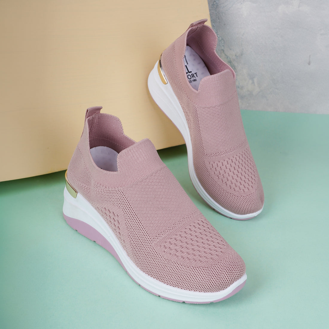 Women Comfortable Flyknit Lightweight Slip-On Sneakers