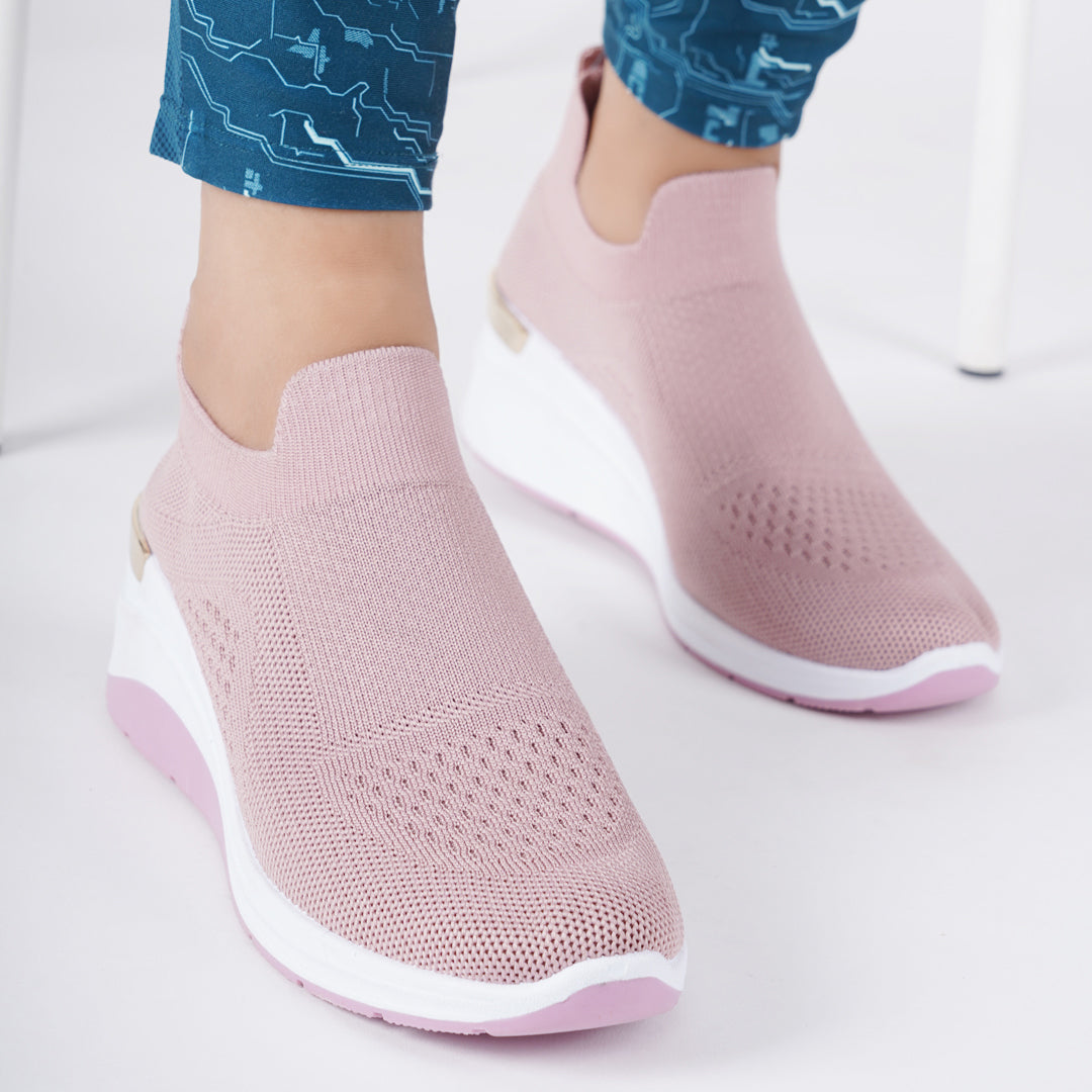 Women Comfortable Flyknit Lightweight Slip-On Sneakers