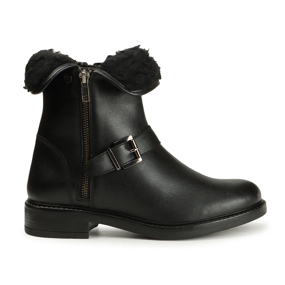 Women Solid Block-Heeled Winter Boots With Buckle