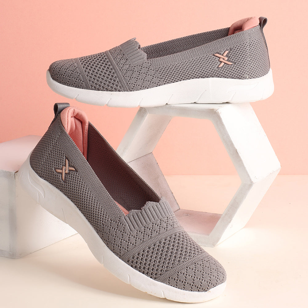 Women Round Toe Flyknit Lightweight Slip-On Sneakers