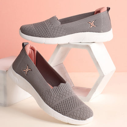 Women Round Toe Flyknit Lightweight Slip-On Sneakers