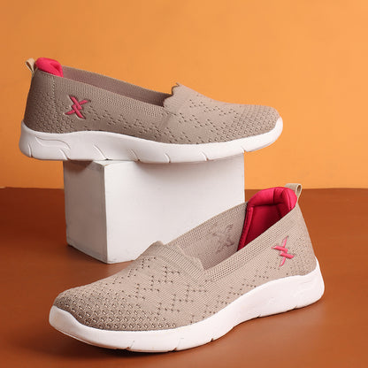 Women Round Toe Flyknit Lightweight Slip-On Sneakers