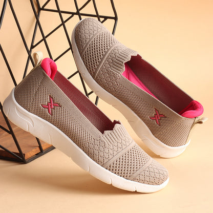 Women Round Toe Flyknit Lightweight Slip-On Sneakers