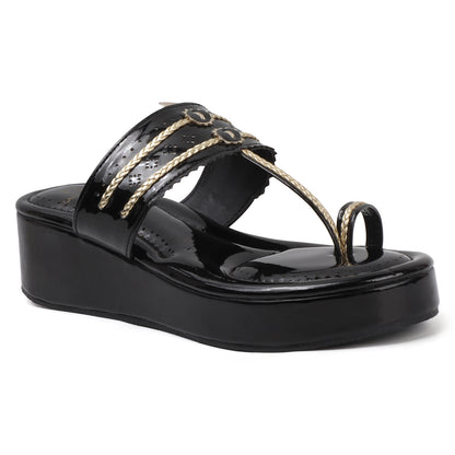 Traditional Toe-Ring Wedge Sandals with Metallic Detail