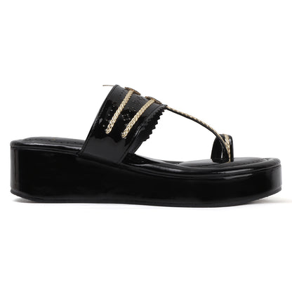 Traditional Toe-Ring Wedge Sandals with Metallic Detail