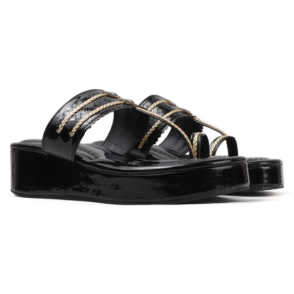 Traditional Toe-Ring Wedge Sandals with Metallic Detail