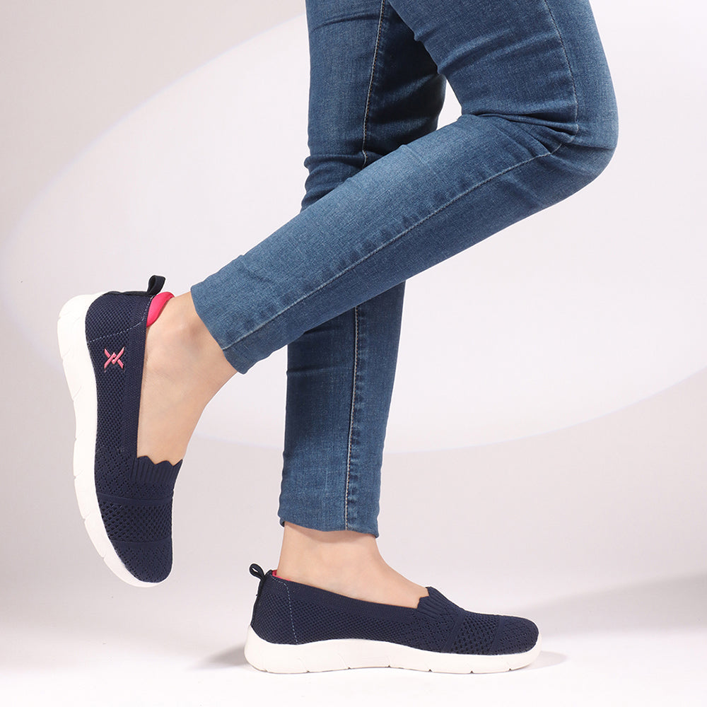 Women Round Toe Flyknit Lightweight Slip-On Sneakers
