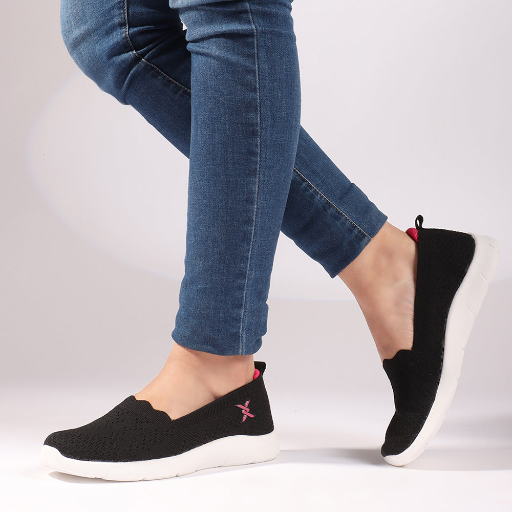 Women Round Toe Flyknit Lightweight Slip-On Sneakers