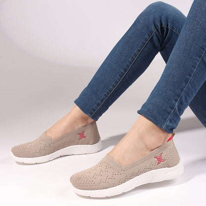 Women Round Toe Flyknit Lightweight Slip-On Sneakers