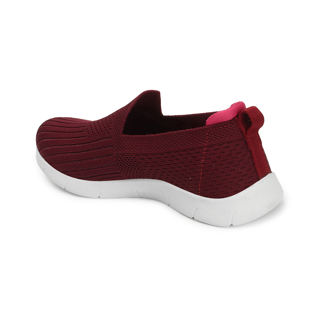 Women Textured Round Toe Flyknit Mesh Slip-On Sneakers