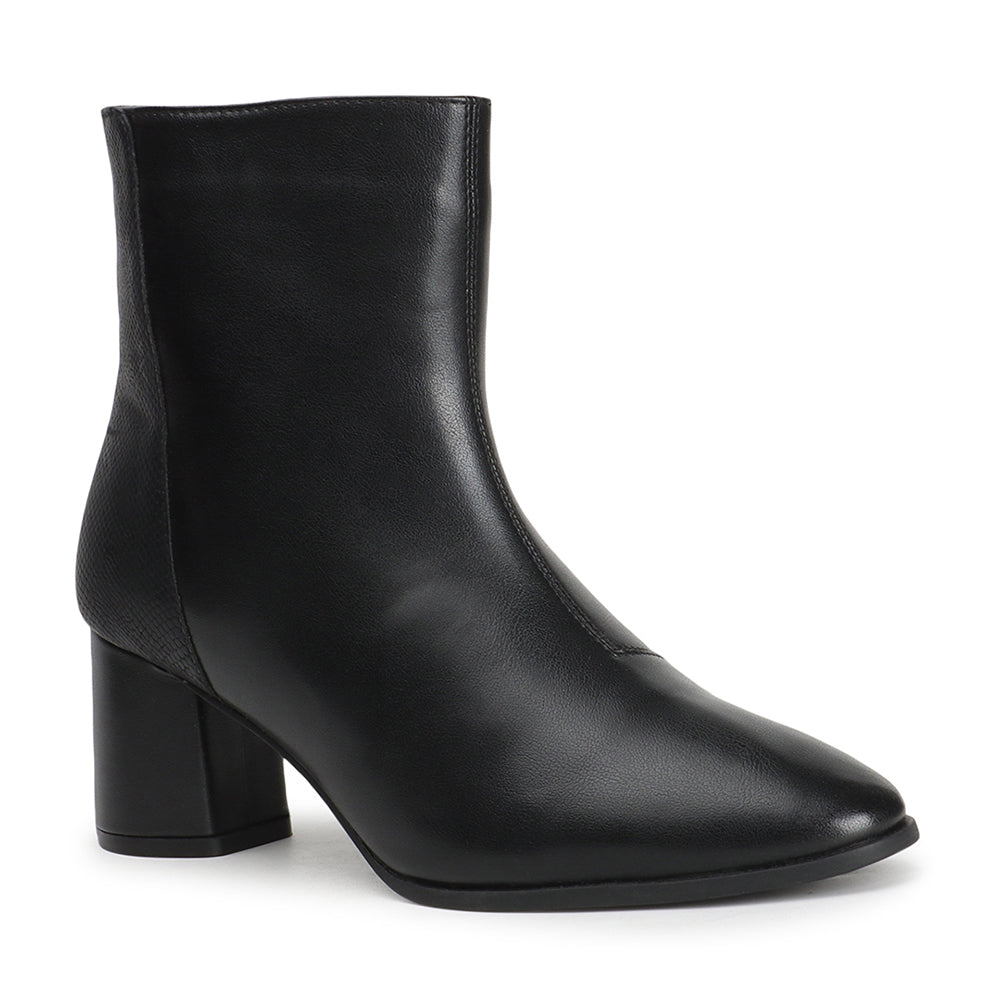 Women Round Toe Mid-Top Solid Chelsea Boots