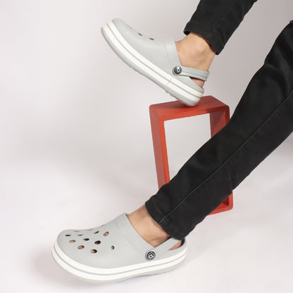 Men Striped Band Perforated Clogs