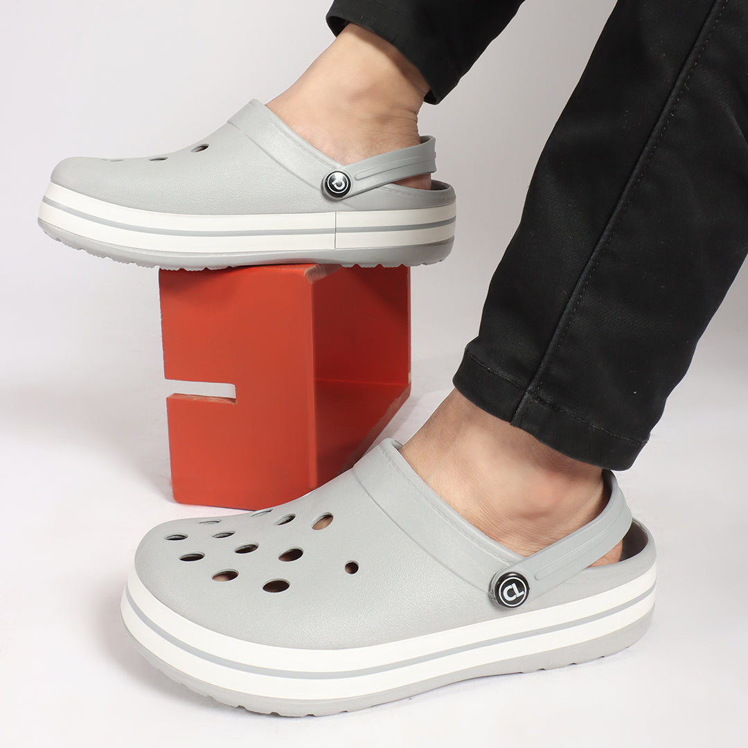 Men Striped Band Perforated Clogs