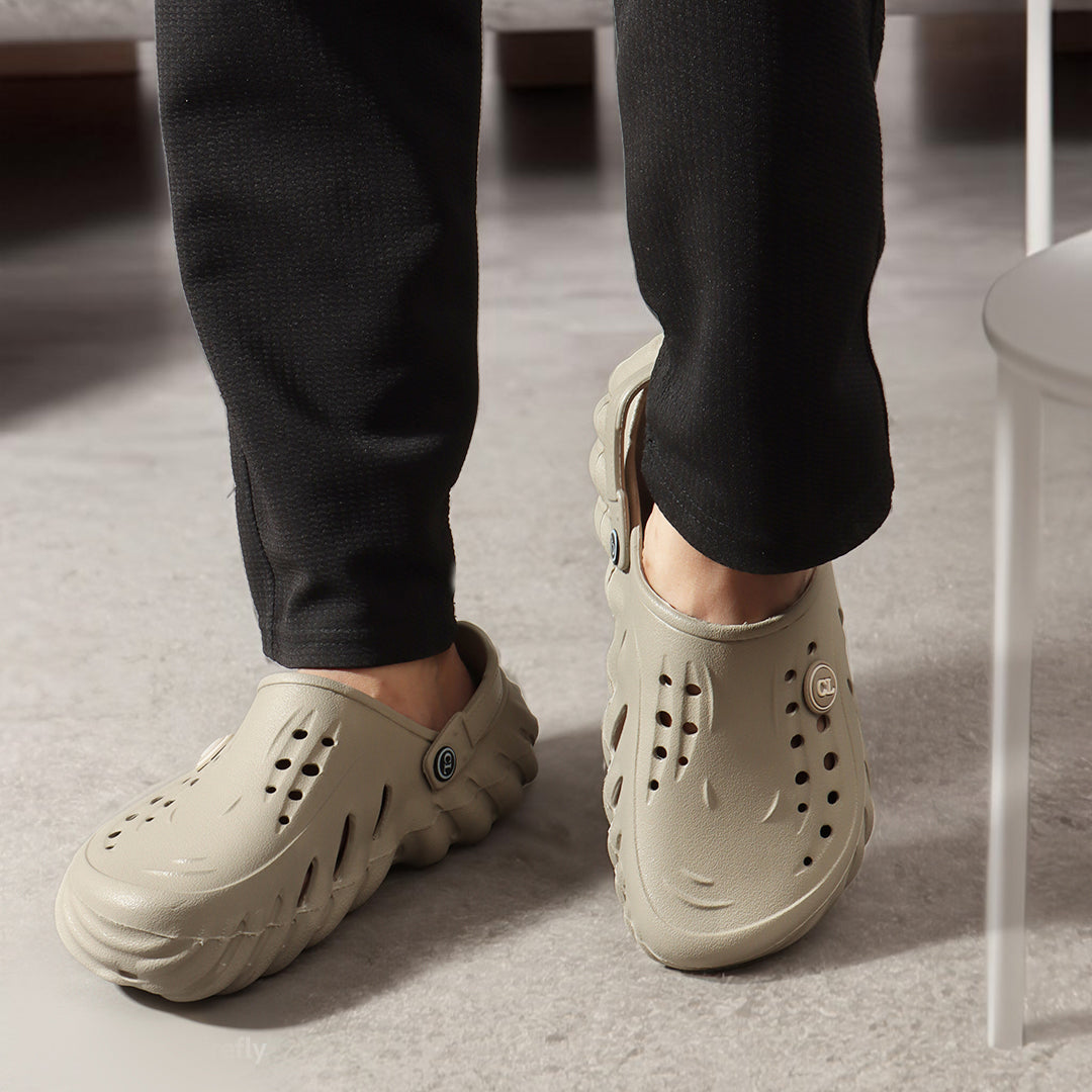 Men Textured Comfort Clogs with Back Strap