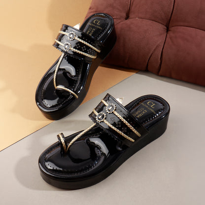 Traditional Toe-Ring Wedge Sandals with Metallic Detail