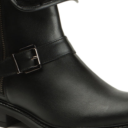 Women Solid Block-Heeled Winter Boots With Buckle