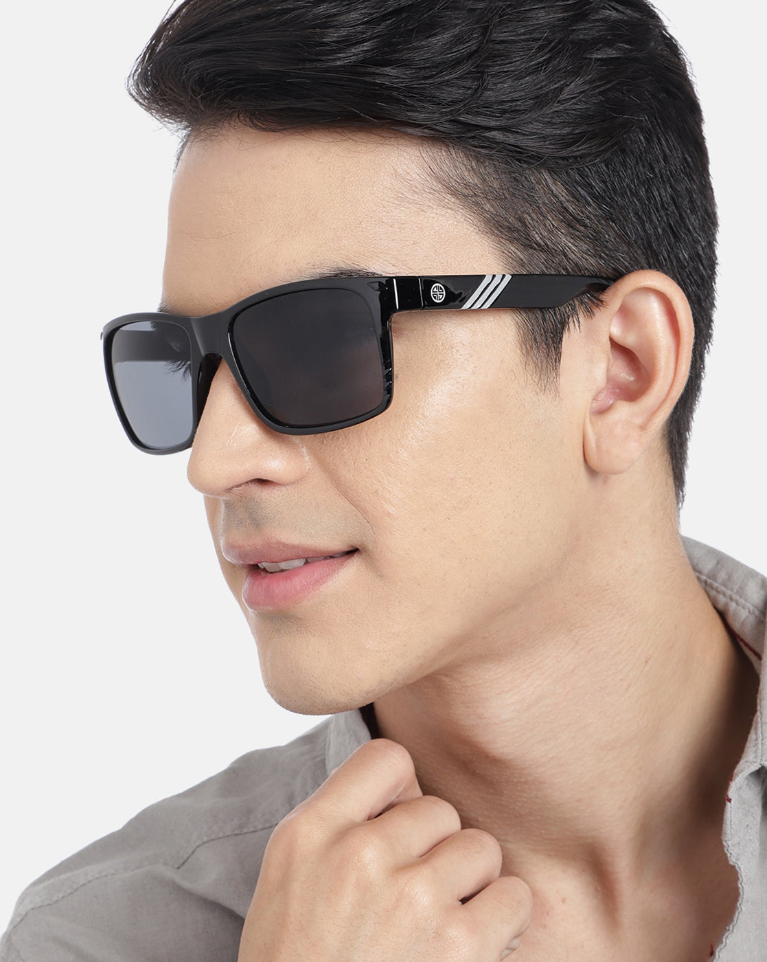 Black Toned With Uv Protected Lens Rectangle Sunglass For Men