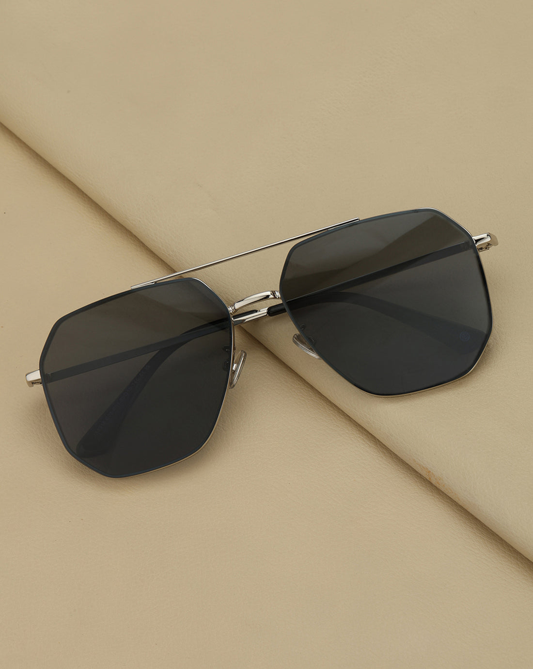 Silver Toned with Black Polarised Lens Rectangle Sunglass for mens