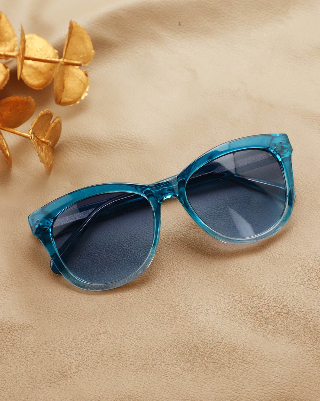 Aqua Toned with UV Protected Lens Oversized Sunglasses for women