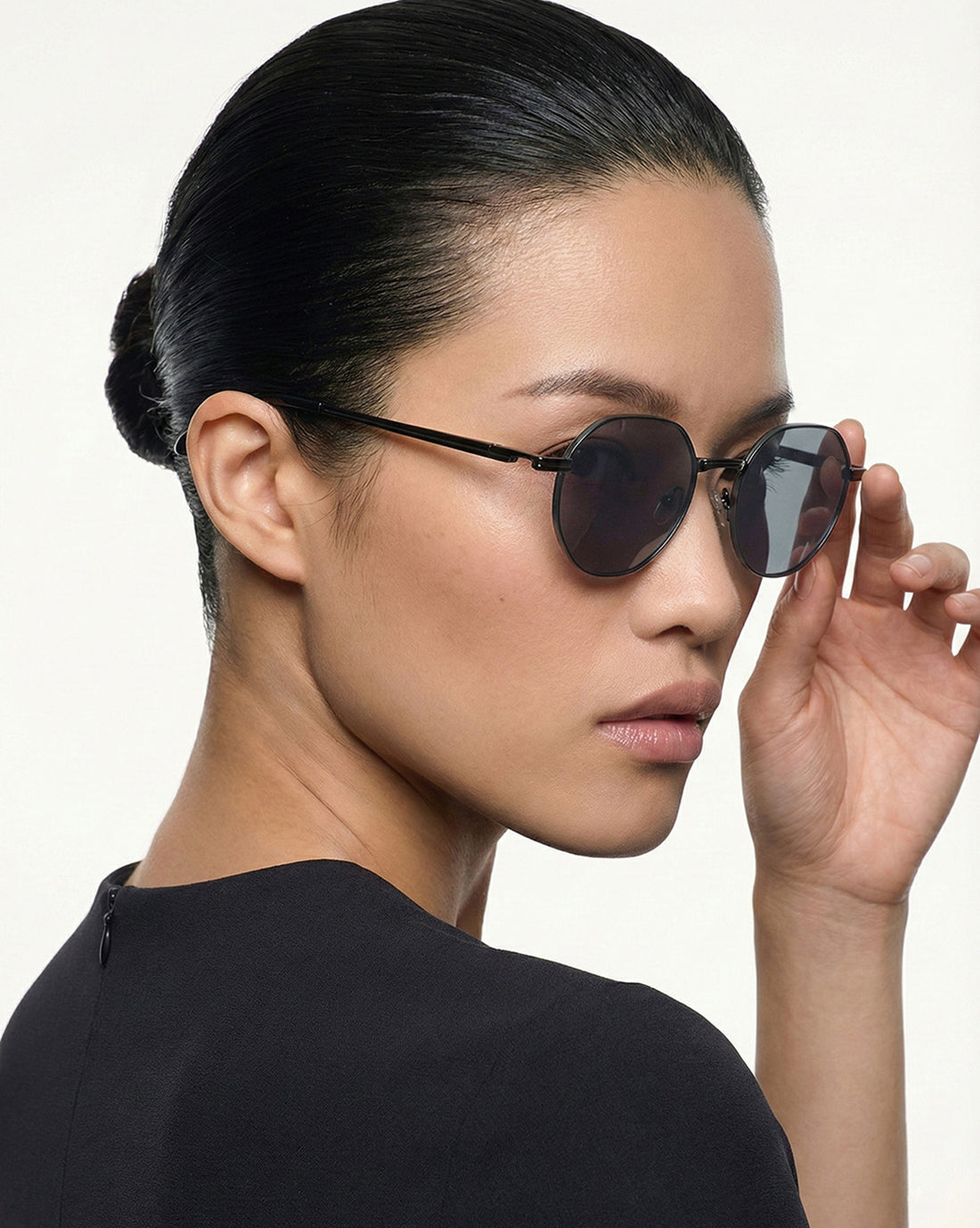 Women Premium Polarised UV Protected Blue Lens Black Toned Round Sunglasses