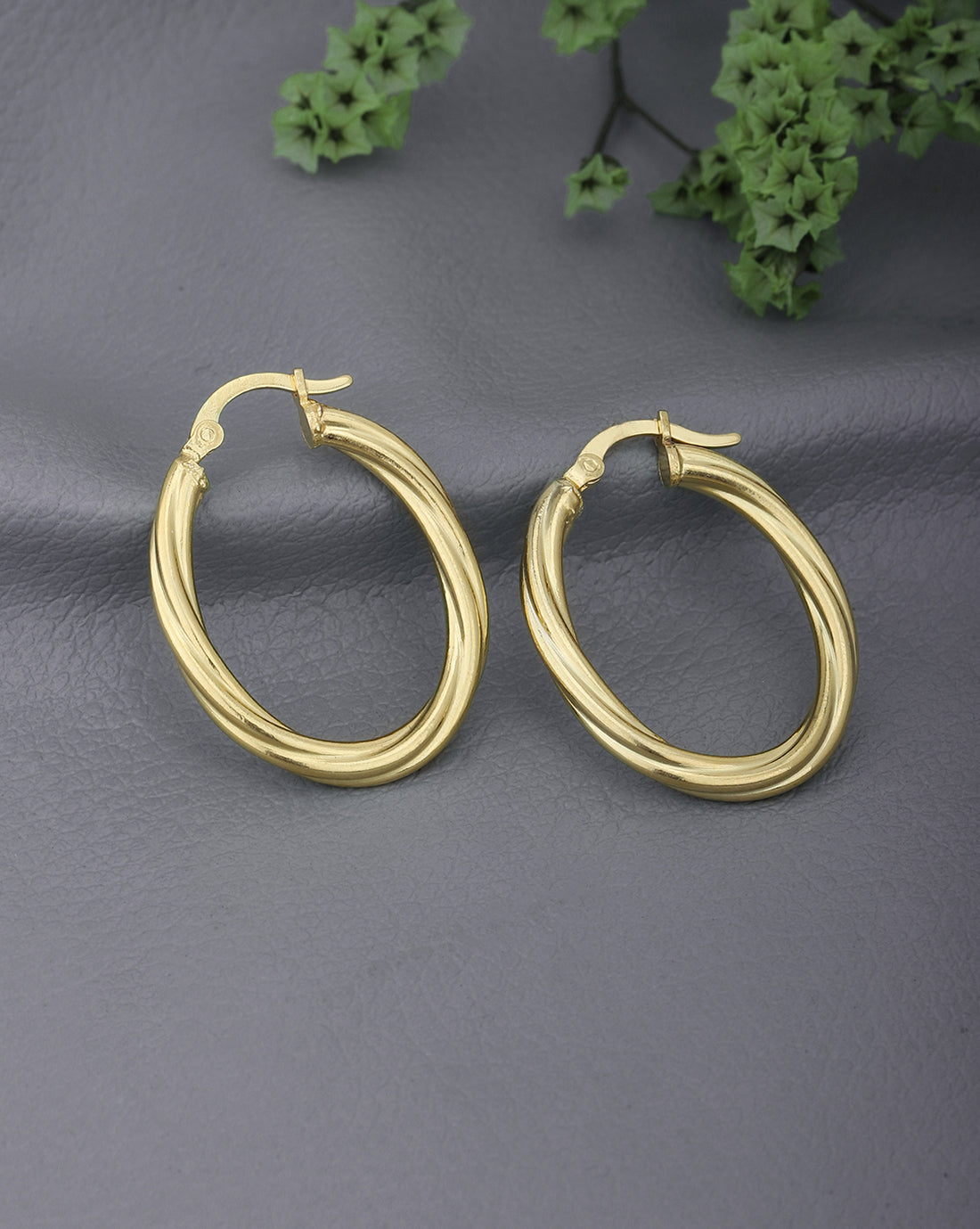 18kt Gold Plated Oval Hoop Earring