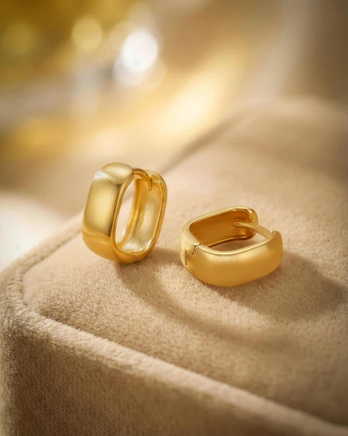 18kt Gold Plated Oval Hoop Earring