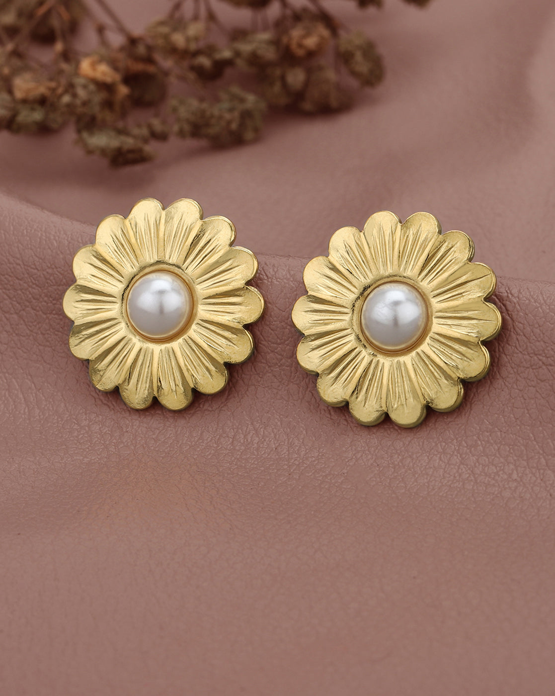 18kt Gold Plated Pearl Floral Bold Stud Earring