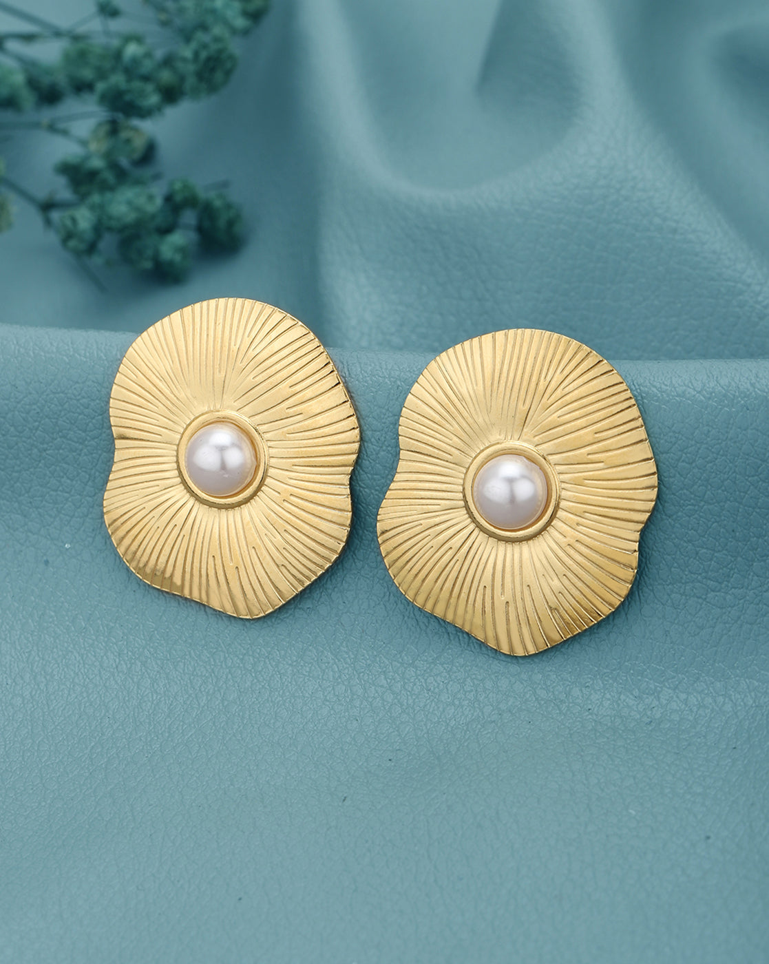 18kt Gold Plated Lotus Ripple Pearl Bold Stud Earring
