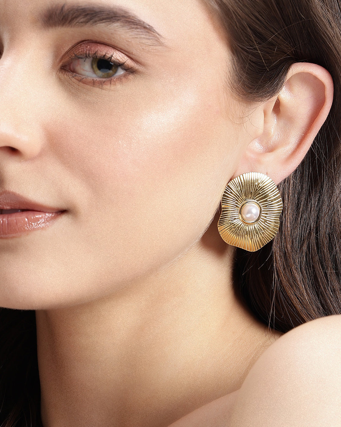 18kt Gold Plated Lotus Ripple Pearl Bold Stud Earring