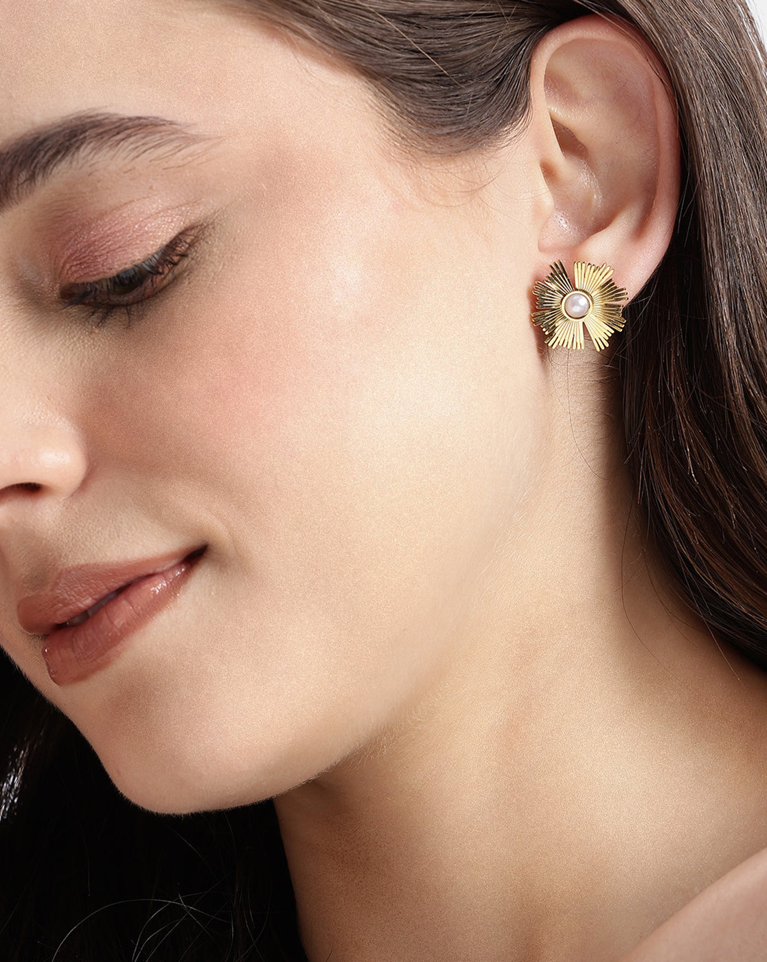 18kt Gold Plated Pearl Bloom Contemporary Stud Earring