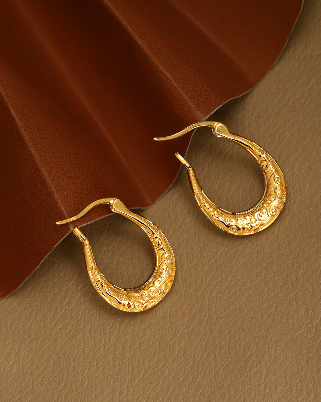 18kt Gold Plated Oval Hoop Earring
