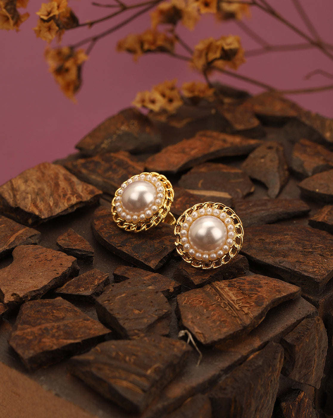 18kt Gold Plated Pearl Circular Stud Earring